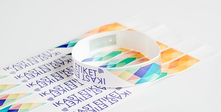 Armband úr pappírslíki (tyvek) með RFID-flögu