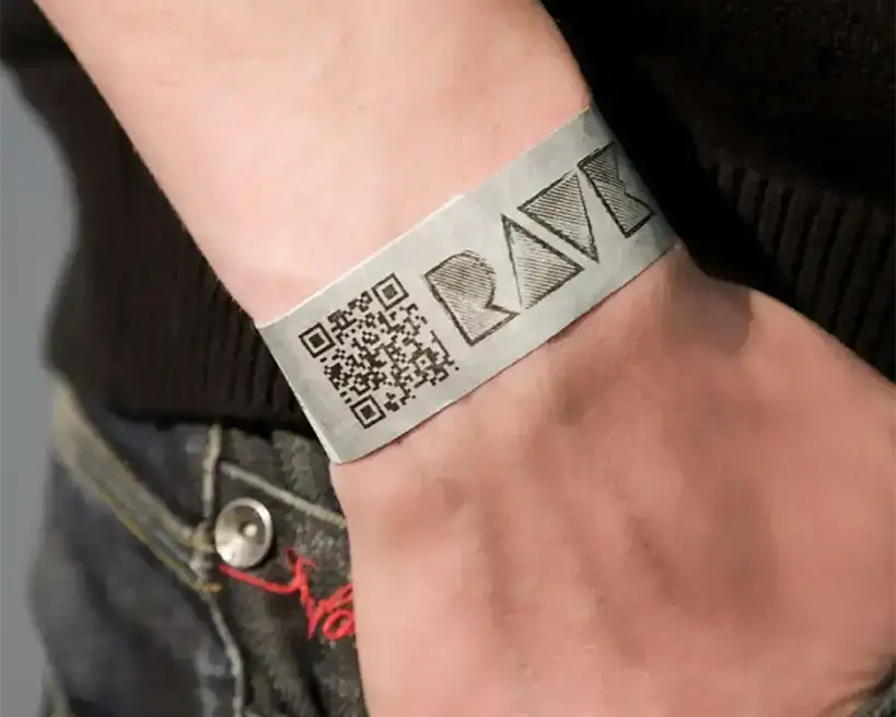 Pappírsarmbönd með QR-kóða eða strikamerki