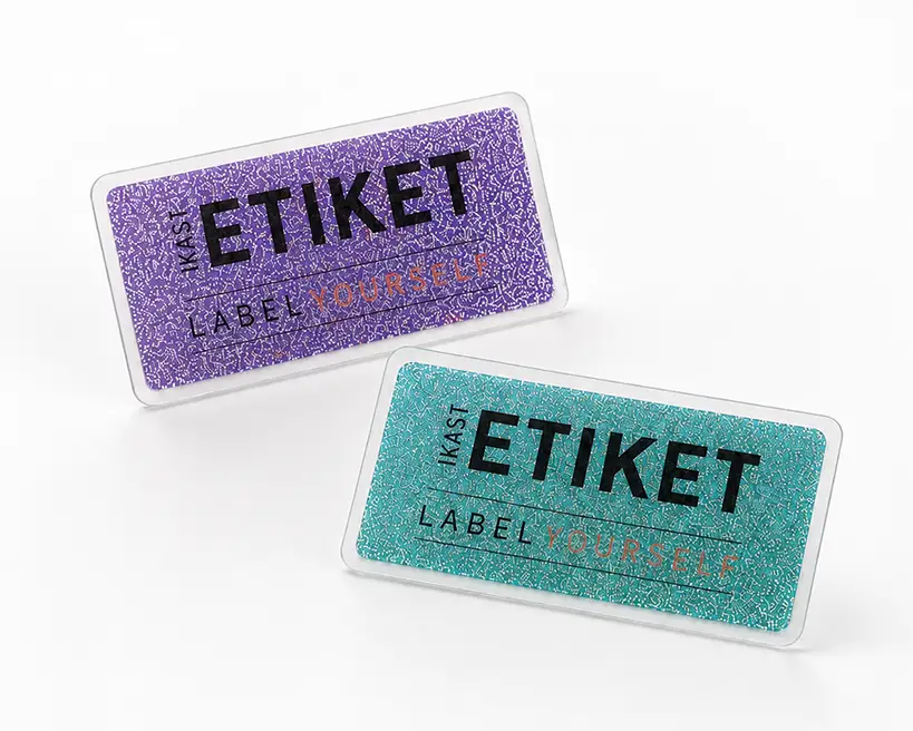 Endurskinsmerki til að strauja á með texta og lógó