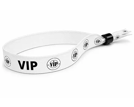 VIP hátíðararmbönd með svörtum texta