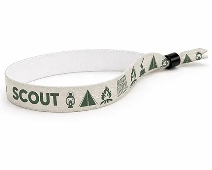 Outdoor hátíðararmbönd með tjald- og skátaþema